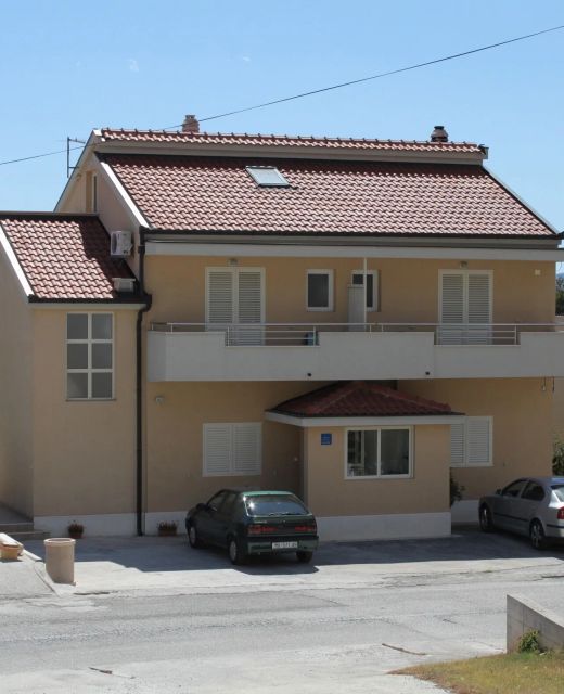 Apartments With Parking Space Makarska - 6850