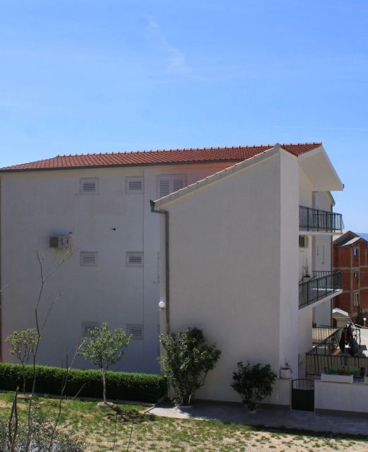 Apartments With Parking Space Nemira, Omiš - 4652 Nemira