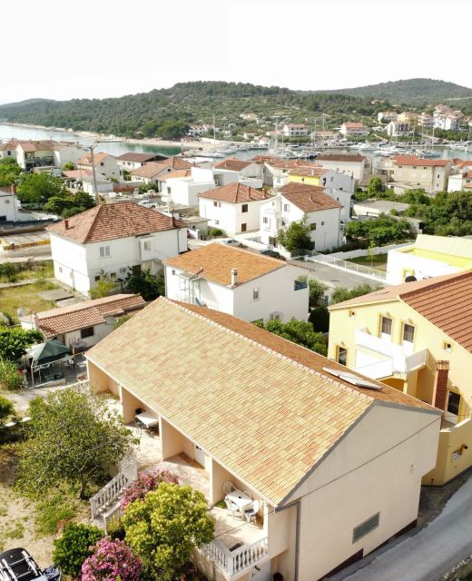 Apartments With Parking Space Jezera, Murter - 5107 Jezera