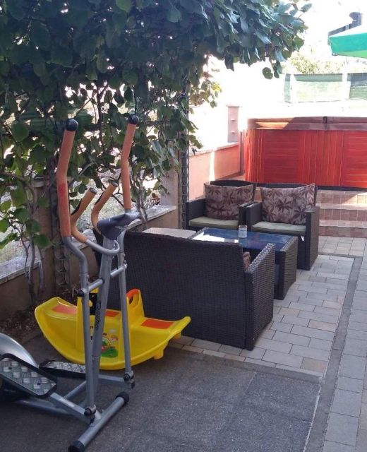 Apartments With Hot Tub Vinišće, Trogir - 8660 Vinišće