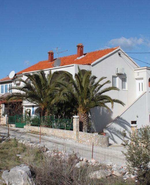 Apartments With Parking Space Supetar, Brač - 7535 Supetar