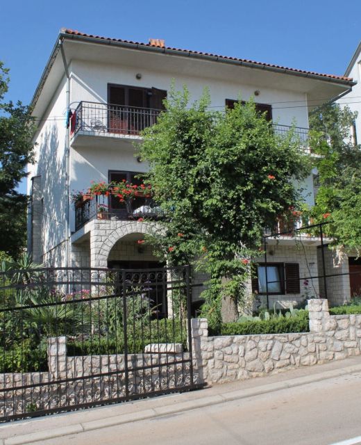 Apartments With Parking Space Selce, Crikvenica - 2404 Selce