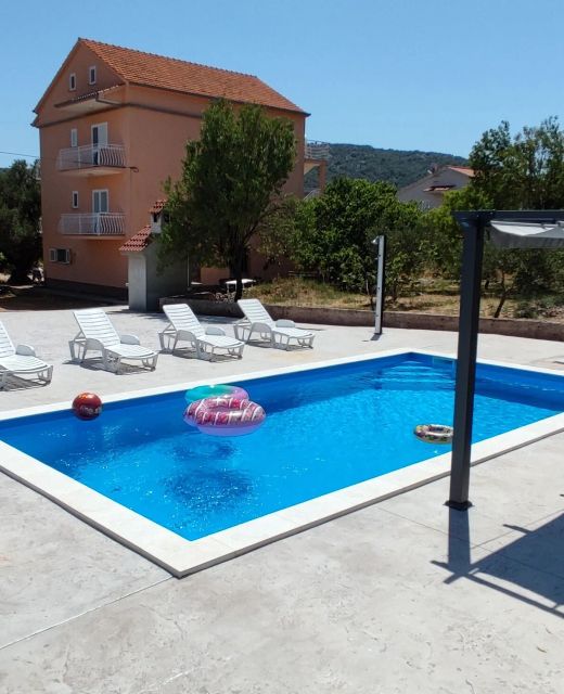 Family-friendly Apartments With Swimming Pool Vinišće, Trogir - 12676 Vinišće