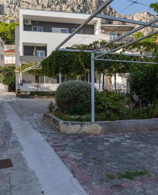 Apartments With Parking Space Omiš - 2745