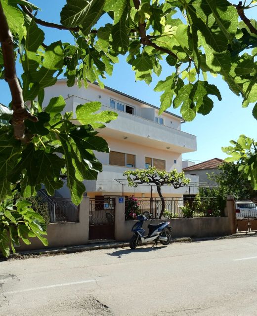 Apartments With Parking Space Vinišće, Trogir - 11075 Vinišće