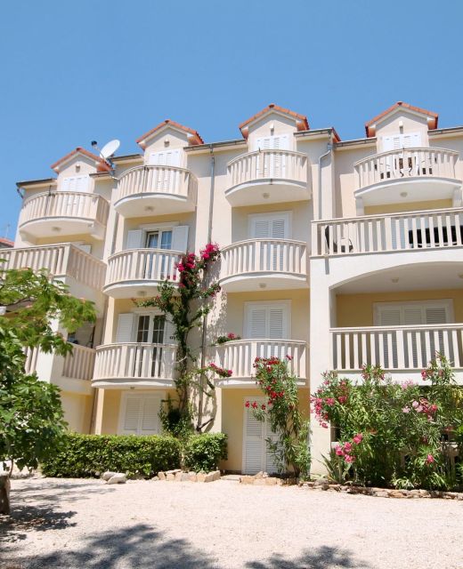 Apartments By The Sea Bol, Brač - 2904 Bol