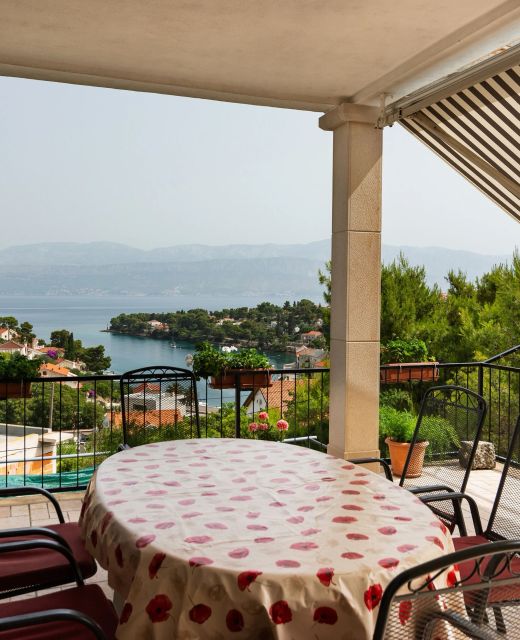 Apartments With Parking Space Splitska, Brač - 2867 Splitska