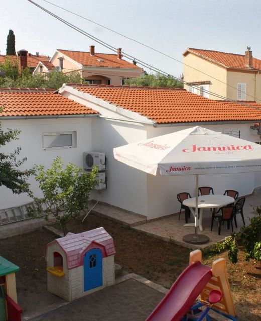 Family Friendly Seaside Apartments Preko, Ugljan - 8232 Preko
