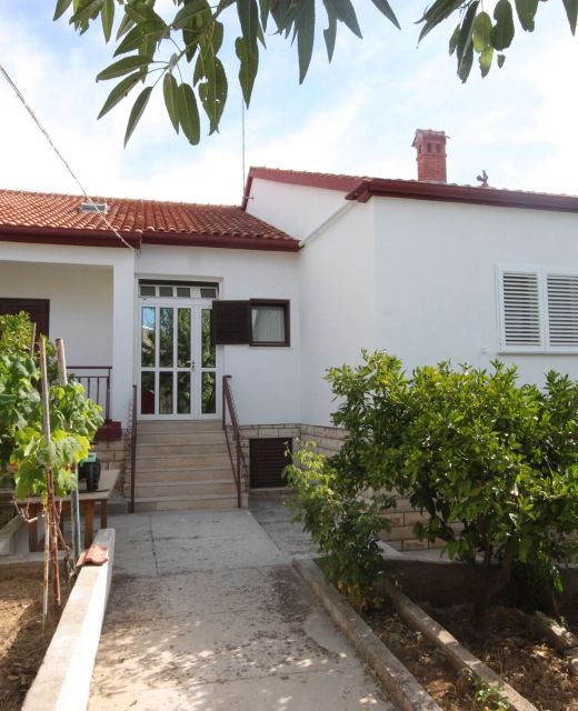 Family Friendly Seaside Apartments Preko, Ugljan - 8232 Preko