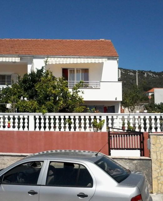 Apartments With Parking Space Vinišće, Trogir - 12248 Vinišće