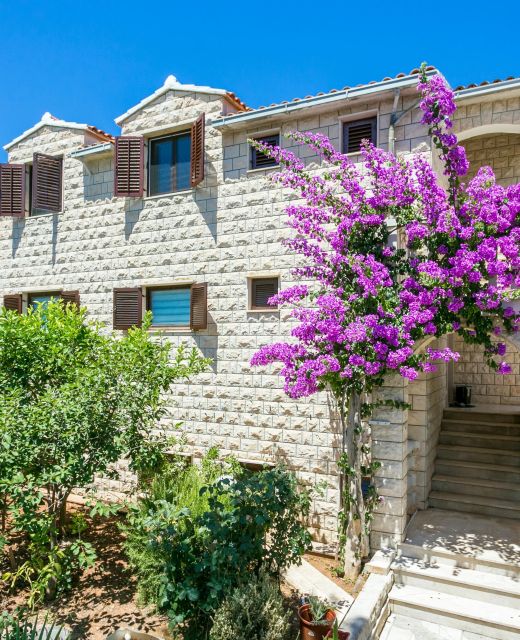 Apartments With Parking Space Supetar, Brač - 5670 Supetar