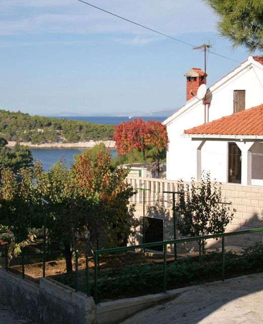 Apartments By The Sea Splitska, Brač - 2923 Splitska