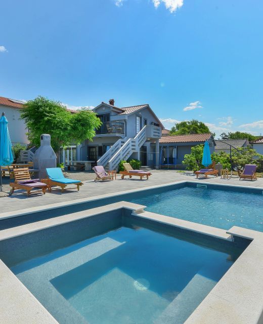 Family-friendly Apartments With Swimming Pool Privlaka, Zadar - 5762 Privlaka