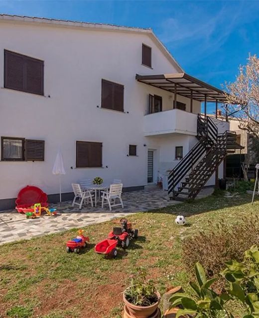 Apartments With Parking Space Novigrad - 2536