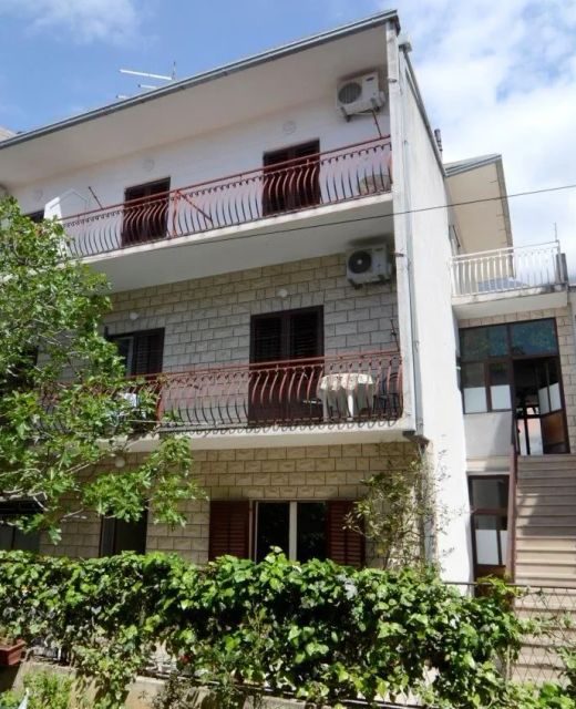 Apartments With Parking Space Makarska - 12211