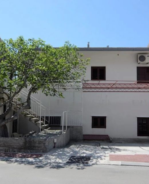 Apartments With Parking Space Makarska - 12211