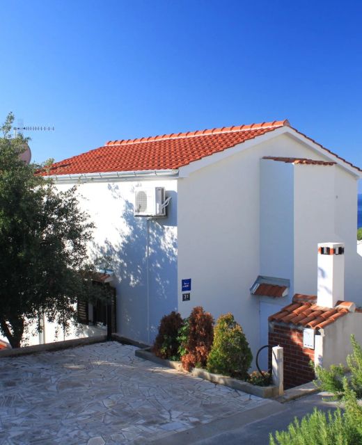Apartments With Parking Space Rukavac, Vis - 8897 Rukavac