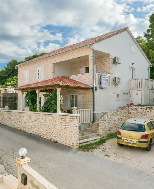 Apartments With Parking Space Postira, Brač - 2948 Postira