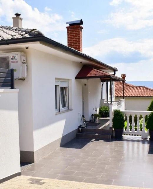 Apartments With Hot Tub Novi Vinodolski - 2348