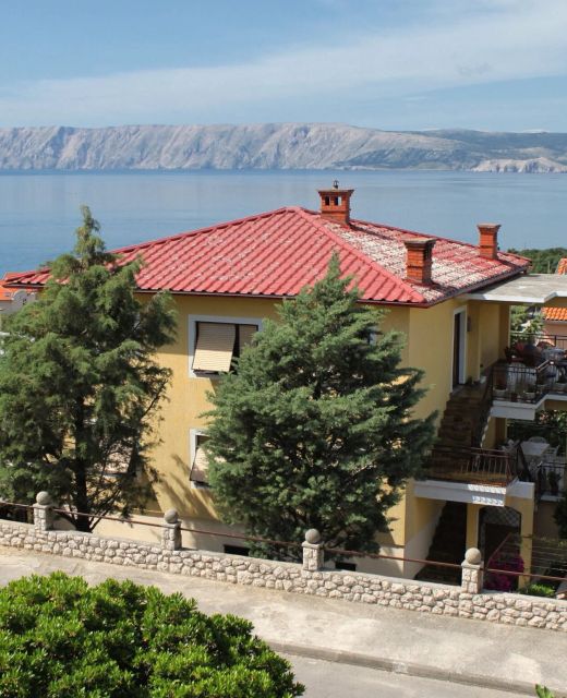 Apartments With Parking Space Novi Vinodolski - 2416
