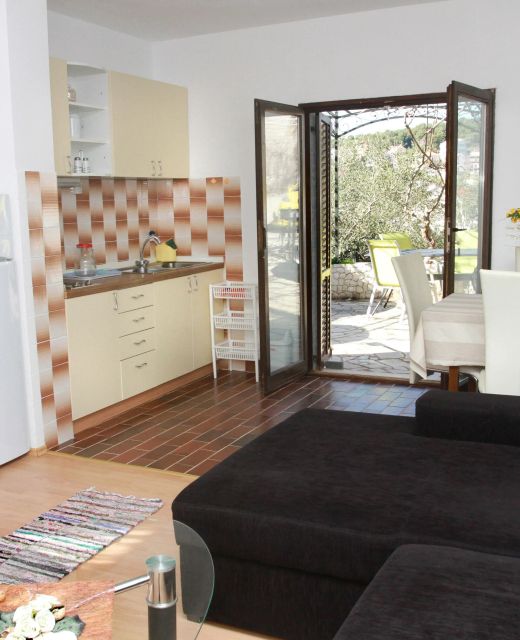 Apartments With Parking Space Trogir - 11316