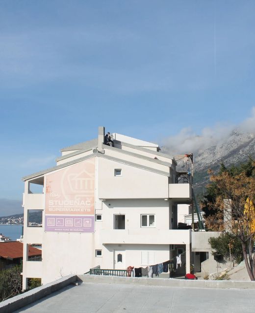 Apartments With Parking Space Gradac, Makarska - 12977 Gradac