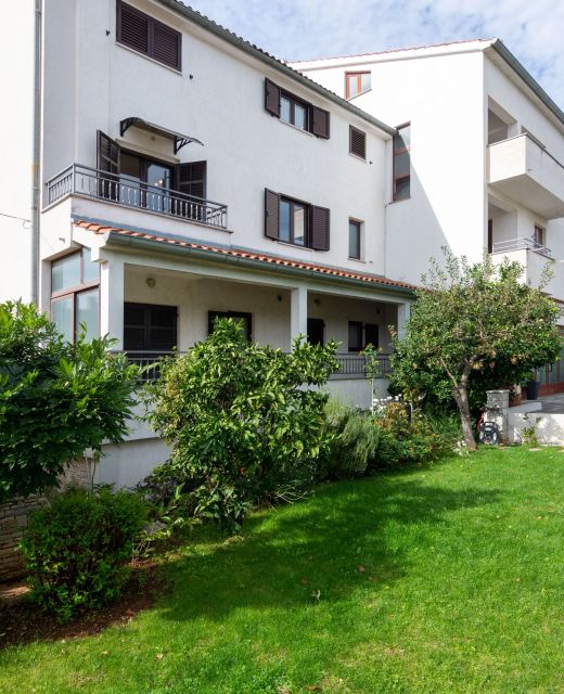Apartments With Parking Space Rovinj - 12656