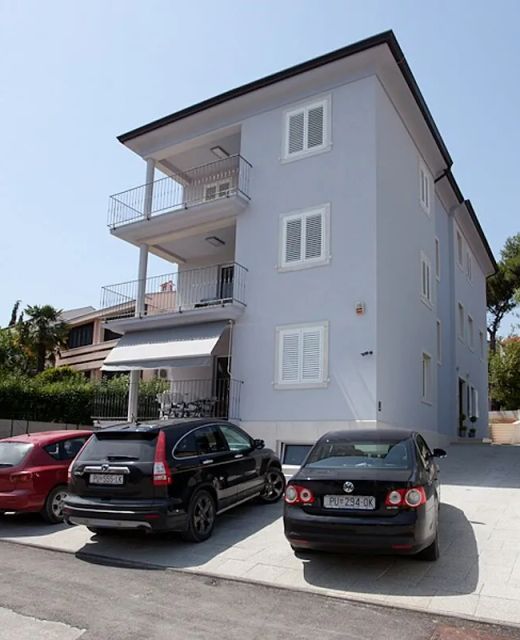 Apartments With Parking Space Rovinj - 3393