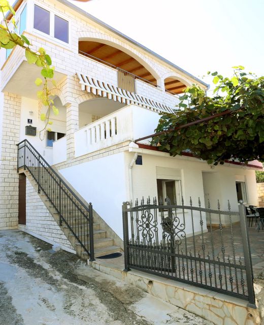 Apartments By The Sea Trogir - 10342