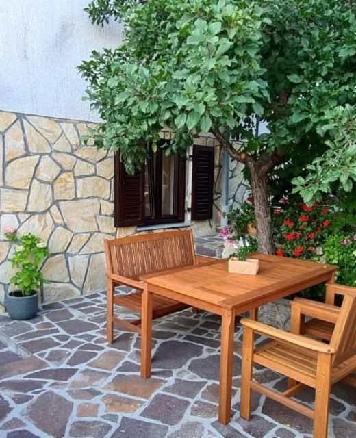 Apartments With Parking Space Cres - 7983