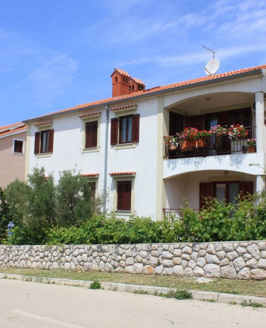 Apartments With Parking Space Cres - 7983