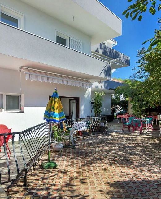 Apartments With Parking Space Makarska - 6909