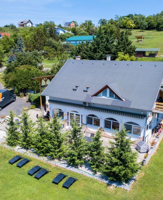 Borkúti Panzió és Apartman Balatonföldvár-Kőröshegy
