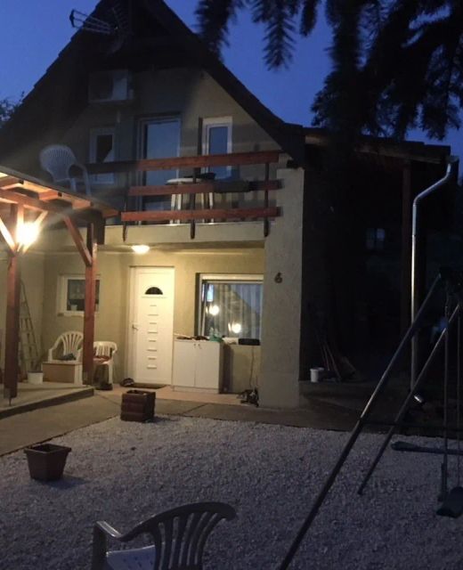 Pusztaszeri Apartmanház Alsóörs