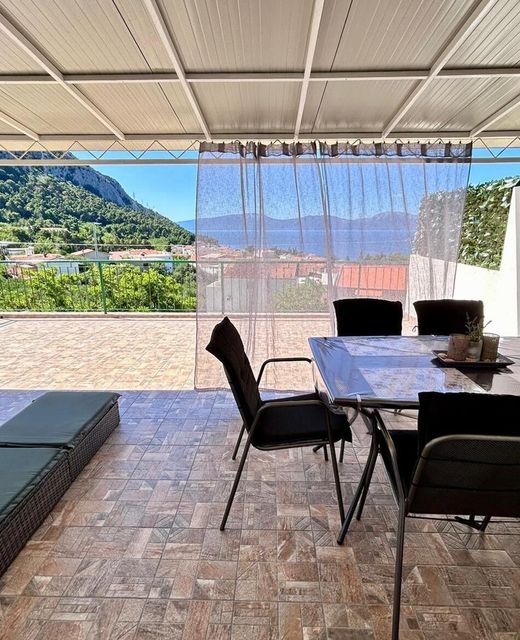 Apartments With Parking Space Gradac, Makarska - 13196 Gradac