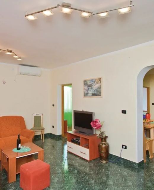Apartments With Parking Space Fažana - 13761