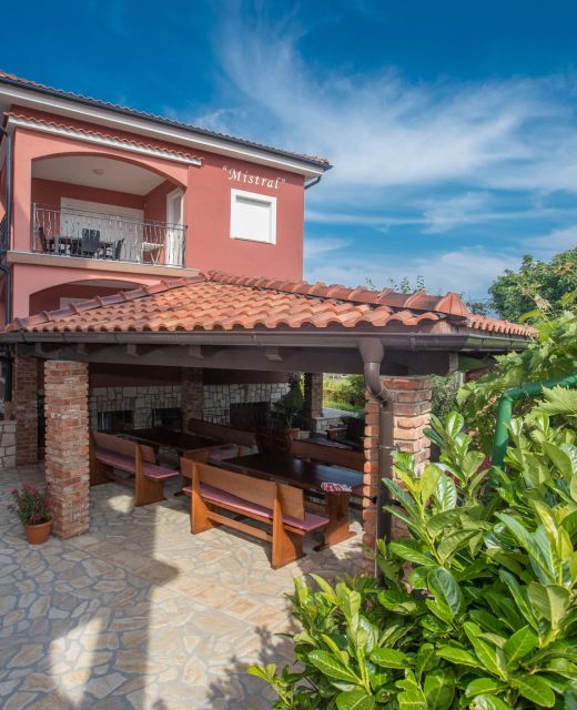 Apartments Mistral Lopar