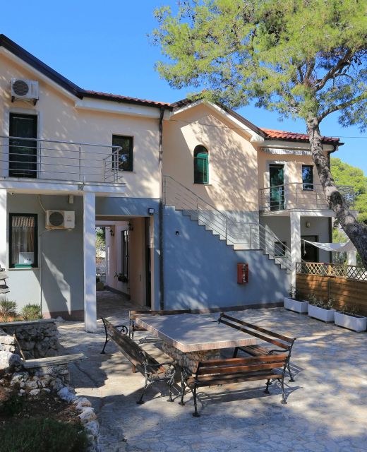 Apartments And Rooms By The Sea Rogoznica - 3266