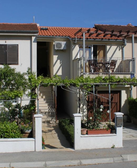 Apartments With Parking Space Pula - 7646