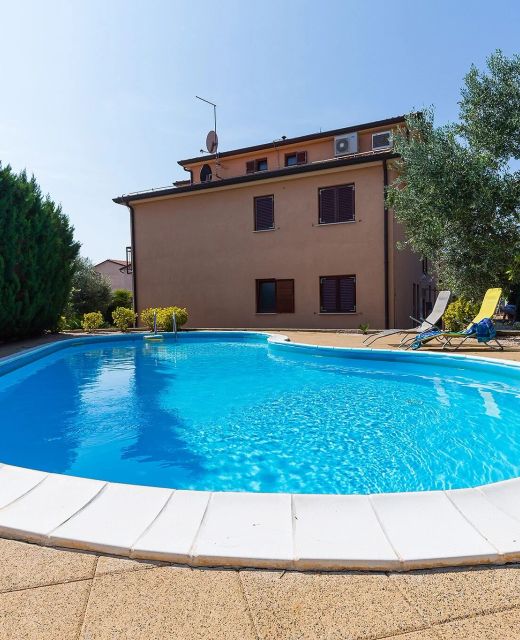 Apartments With Swimming Pool Novigrad - 7078