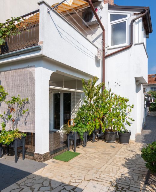 Apartments With Parking Space Rovinj - 2288