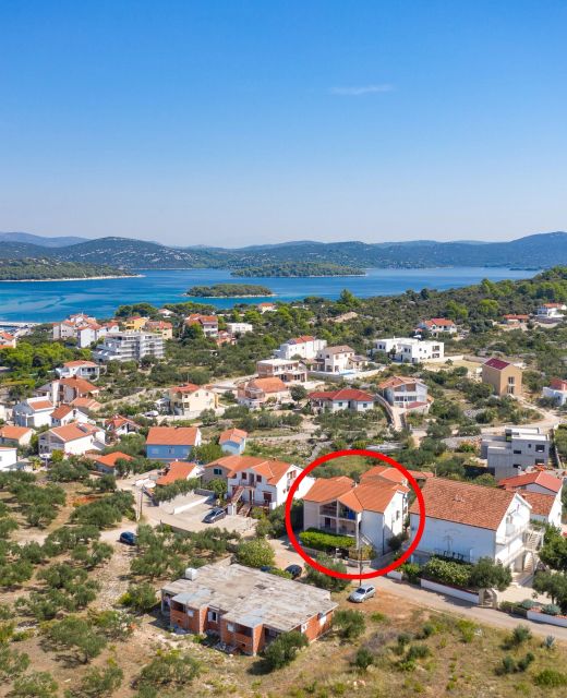 Apartments With Parking Space Jezera, Murter - 5133 Jezera