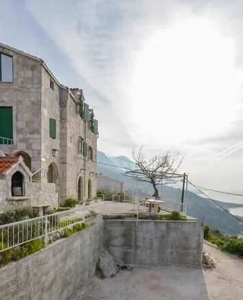 Apartments With Parking Space Brela, Makarska - 11552 Brela