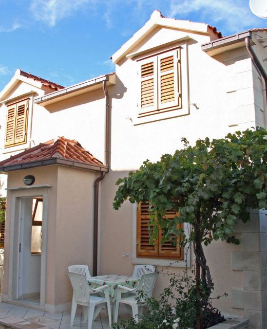 Apartments With Parking Space Supetar, Brač - 6037 Supetar