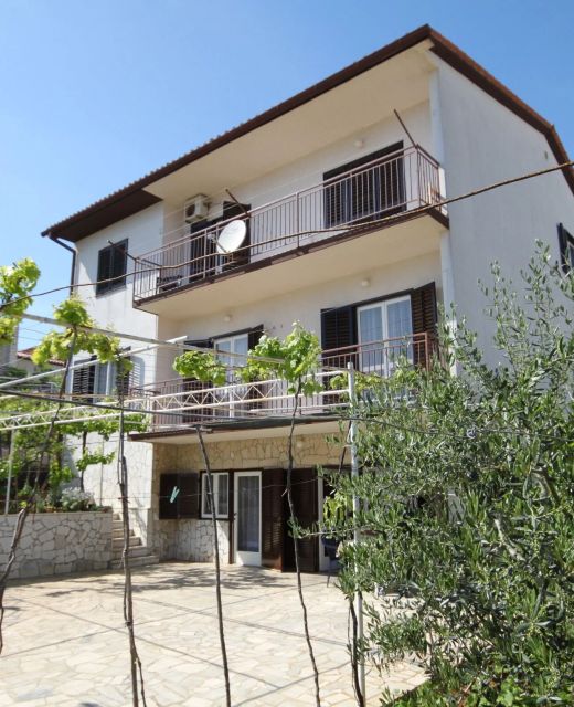 Apartments With Parking Space Pula - 7647