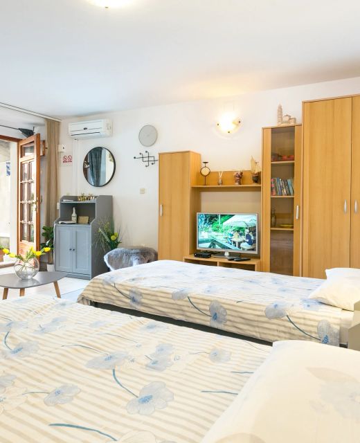 Apartments With WiFi Split - 7596