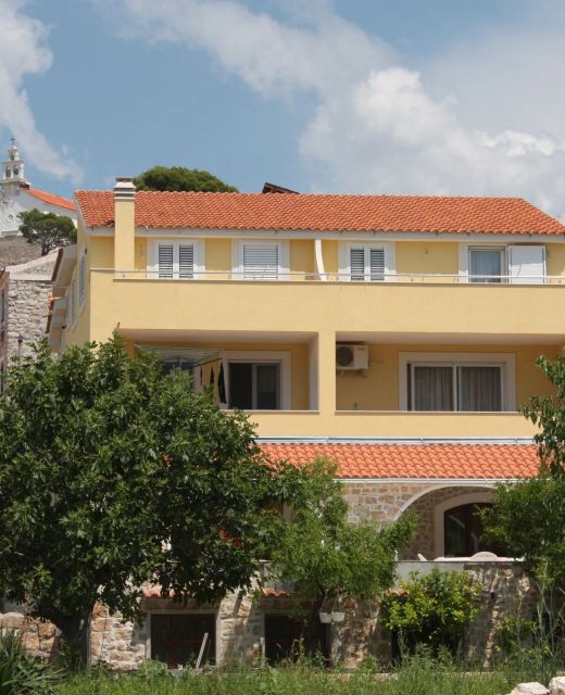 Apartments With Parking Space Murter - 5100