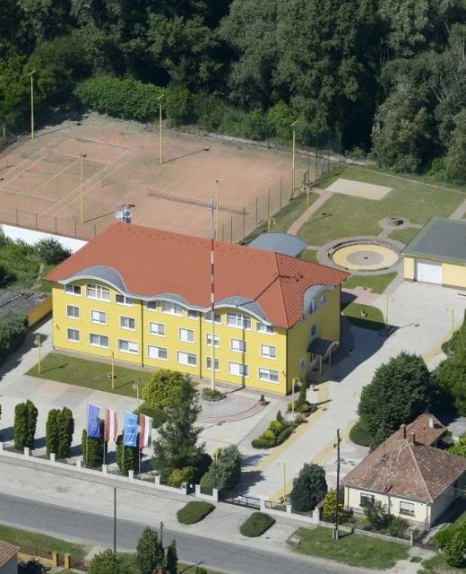Leier Business Hotel Gönyű