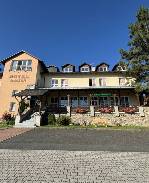 Hotel Sádek Díly