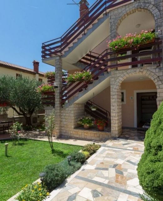 Apartments With Parking Space Novigrad - 7135